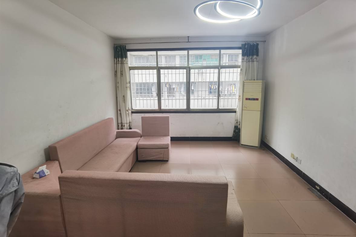 春园步行街--金街  3室2厅1卫    1200.0元/月室内图1