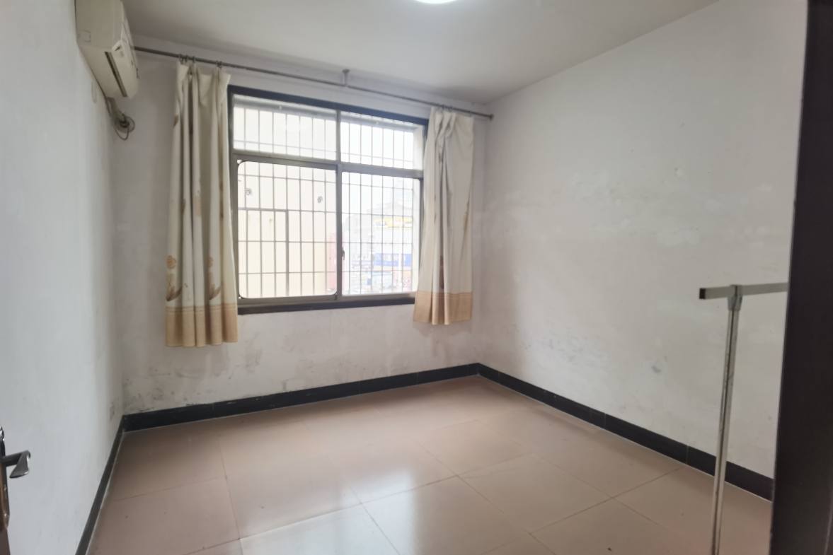 春园步行街--金街  3室2厅1卫    1200.0元/月室内图