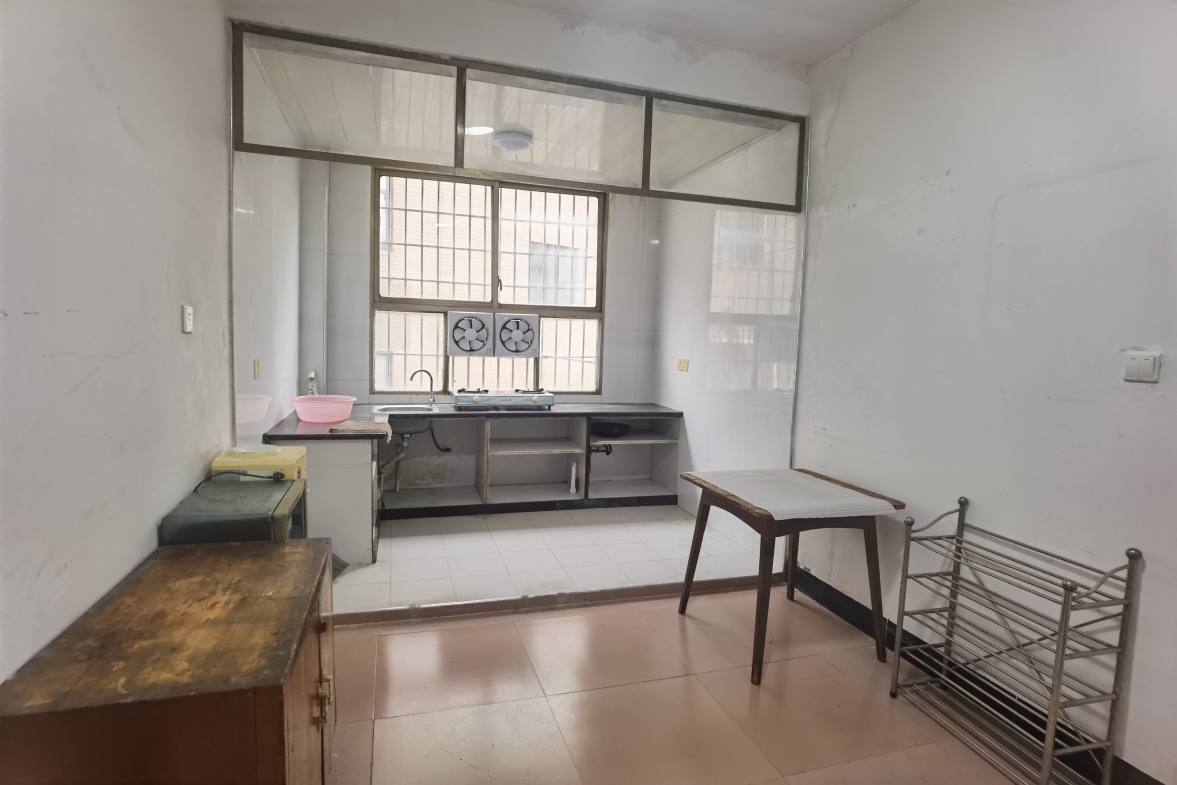 春园步行街--金街  3室2厅1卫    1200.0元/月室内图