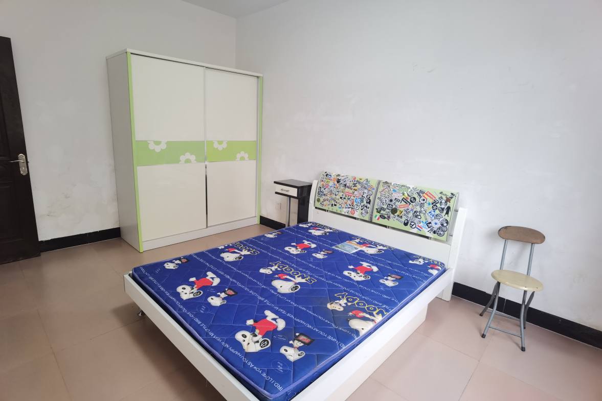 春园步行街--金街  3室2厅1卫    1200.0元/月室内图