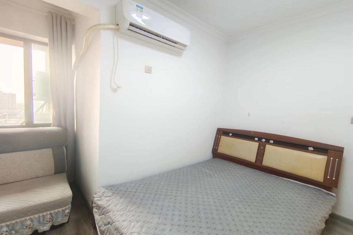 巴陵壹号 3室2厅2卫 1800.0元/月 巴陵壹号 3室2厅2卫 1800.0元/月室内图