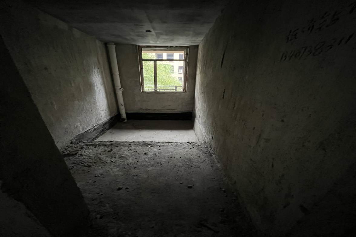 盛世时代广场  3室2厅2卫    98.8万客厅