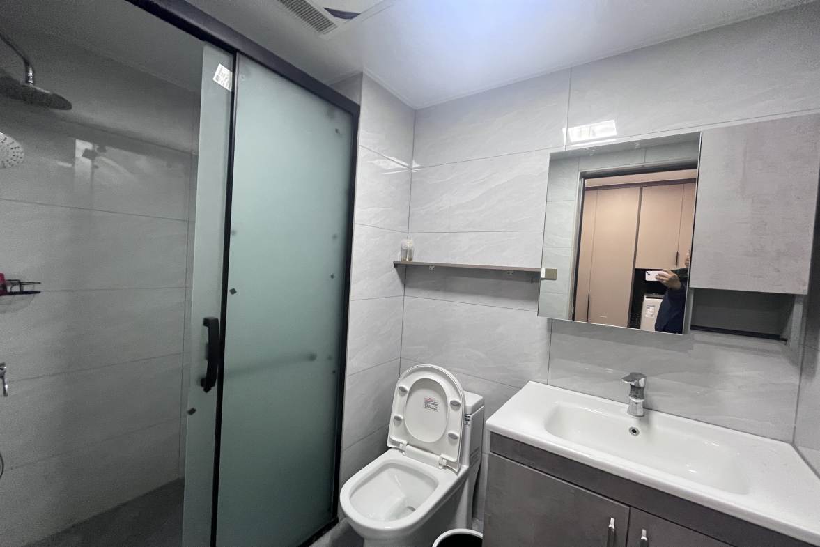 恒大绿洲  1室1厅1卫    1400.0元/月 恒大绿洲  1室1厅1卫    1400.0元/月室内图