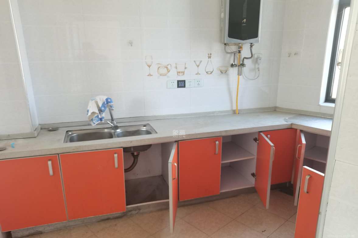 湘江世纪城豪江苑 3室2厅2卫 2200.0元/月 湘江世纪城豪江苑 3室2厅2卫 2200.0元/月室内图