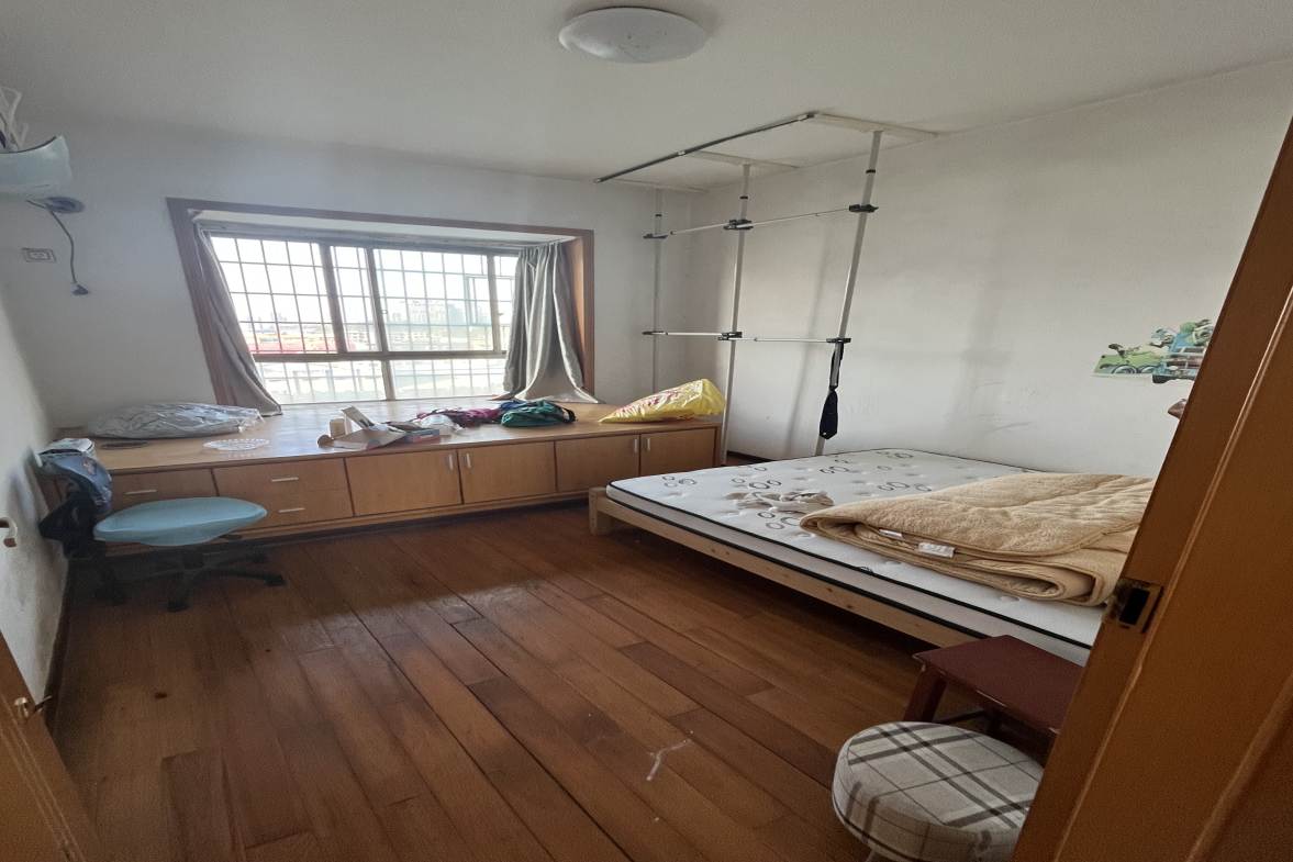 广成大厦 3室2厅2卫 89.0万 广成大厦 3室2厅2卫 89.0万客厅