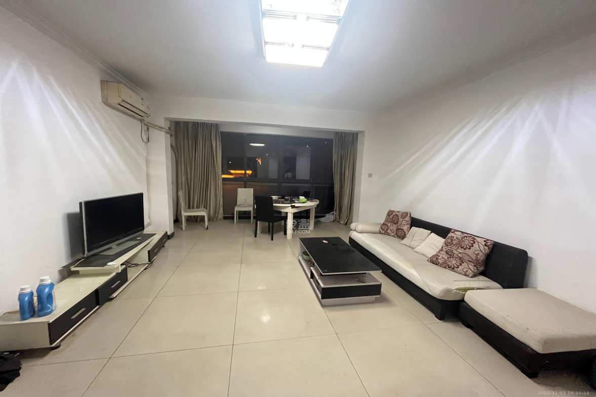 新华都万家城  3室2厅1卫    2000.0元/月室内图1