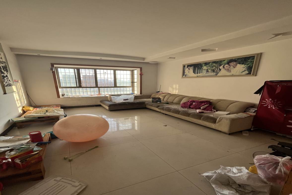 广成大厦 3室2厅2卫 89.0万 广成大厦 3室2厅2卫 89.0万客厅