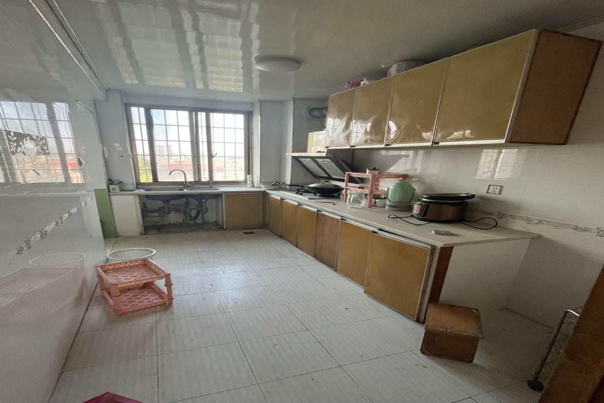 广成大厦 3室2厅2卫 89.0万 广成大厦 3室2厅2卫 89.0万客厅