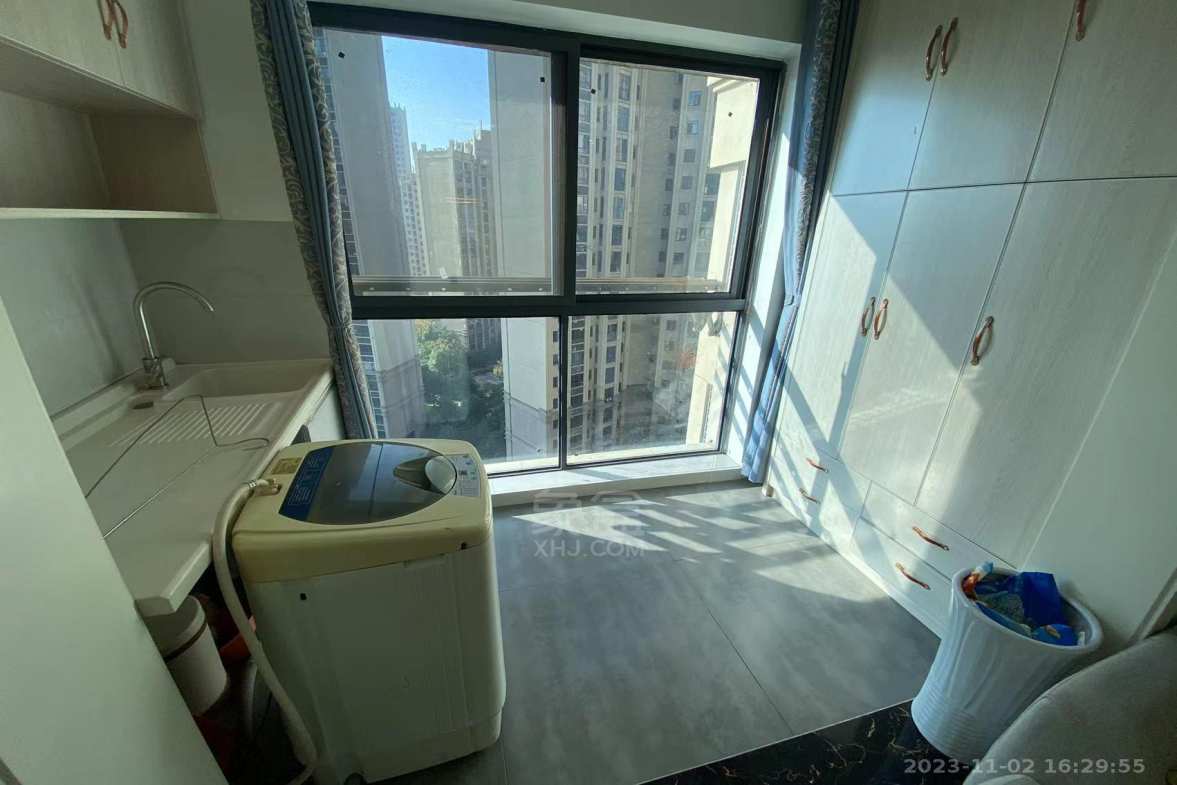 栗雨香堤  3室2厅1卫    2000.0元/月 栗雨香堤  3室2厅1卫    2000.0元/月室内图1