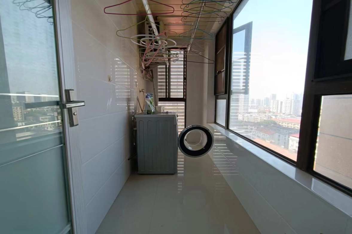 东成樽品首尔  2室2厅1卫    2200.0元/月室内图