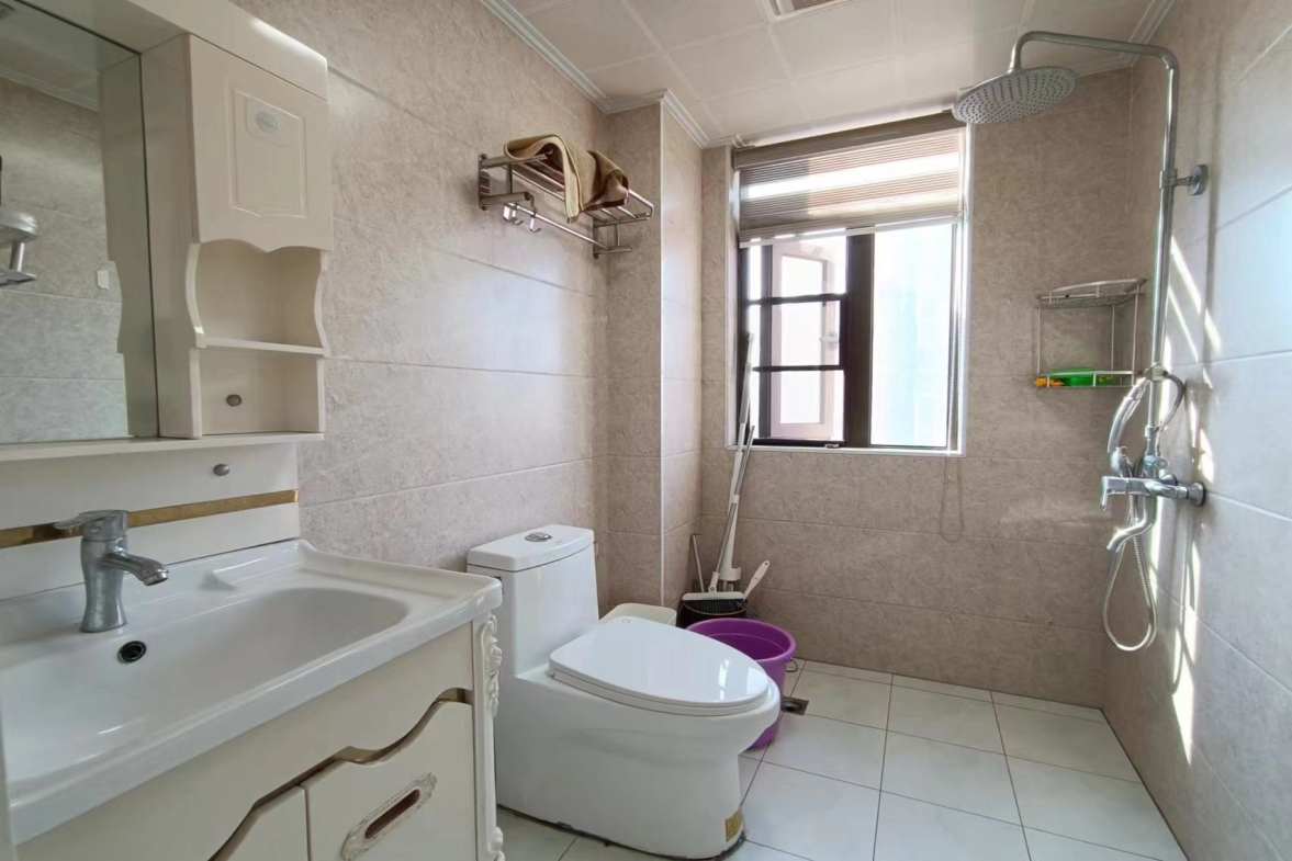 东成樽品首尔  2室2厅1卫    2200.0元/月室内图