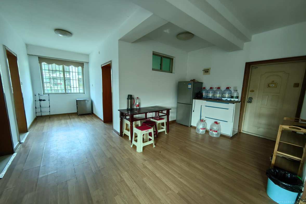 中南汽车世界 3室2厅2卫 1600.0元/月 中南汽车世界 3室2厅2卫 1600.0元/月室内图