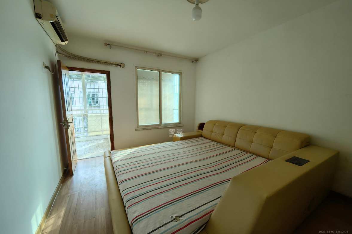 中南汽车世界 3室2厅2卫 1600.0元/月 中南汽车世界 3室2厅2卫 1600.0元/月室内图