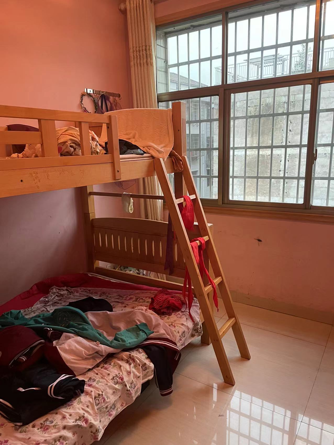 涟滨西街南侧原城北肉食站院内  3室2厅2卫    39.8万