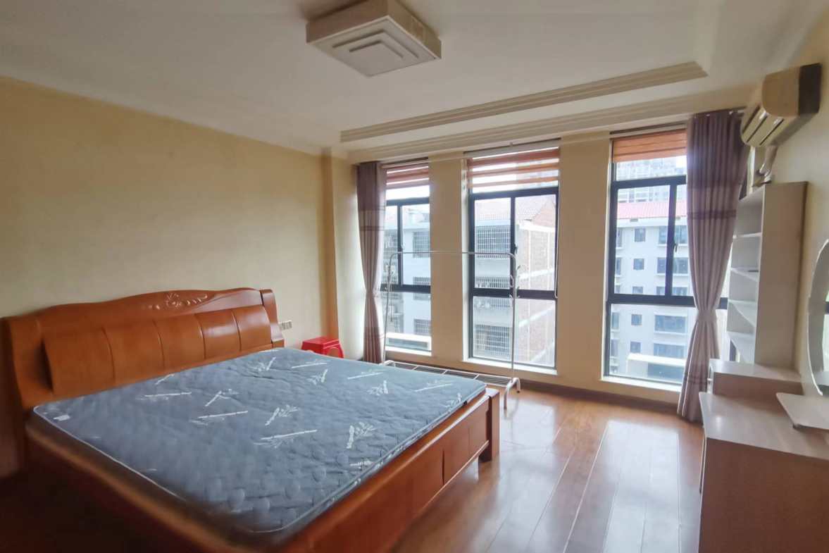 鸿星新天地  1室1厅1卫    1500.0元/月室内图