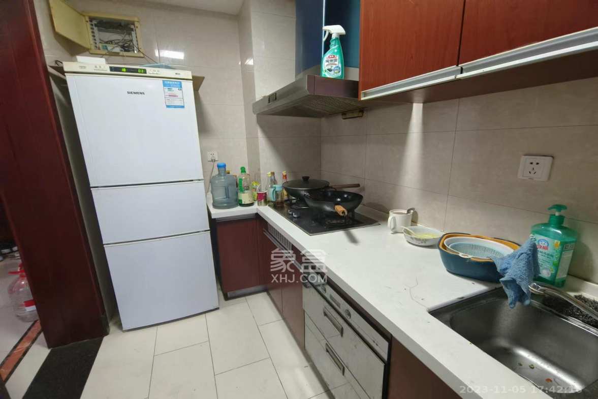 中海国际二期  3室2厅2卫    2500.0元/月 中海国际二期  3室2厅2卫    2500.0元/月室内图