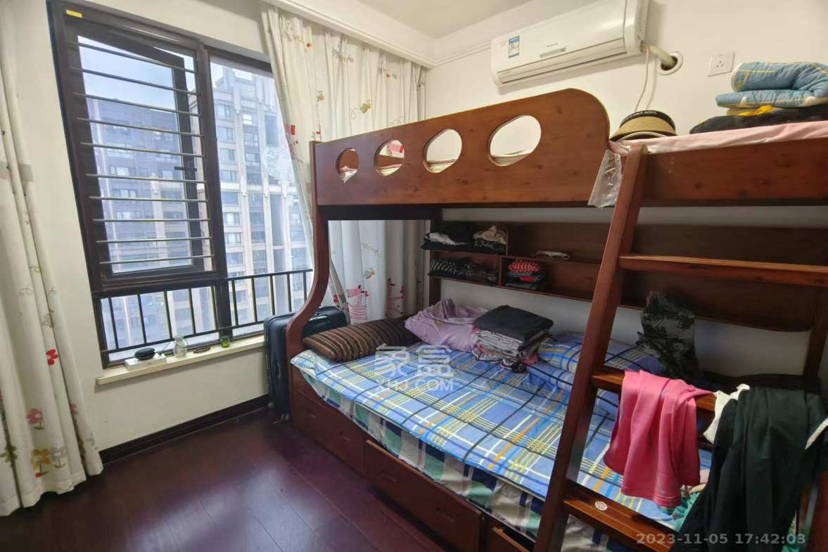 中海国际二期  3室2厅2卫    2500.0元/月 中海国际二期  3室2厅2卫    2500.0元/月室内图