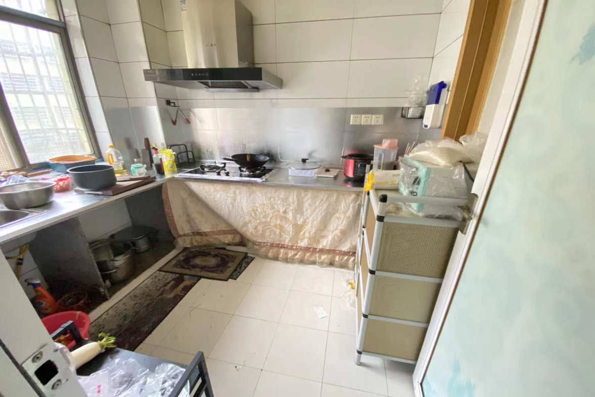 鸿福小区  4室2厅2卫   42.80万室内图