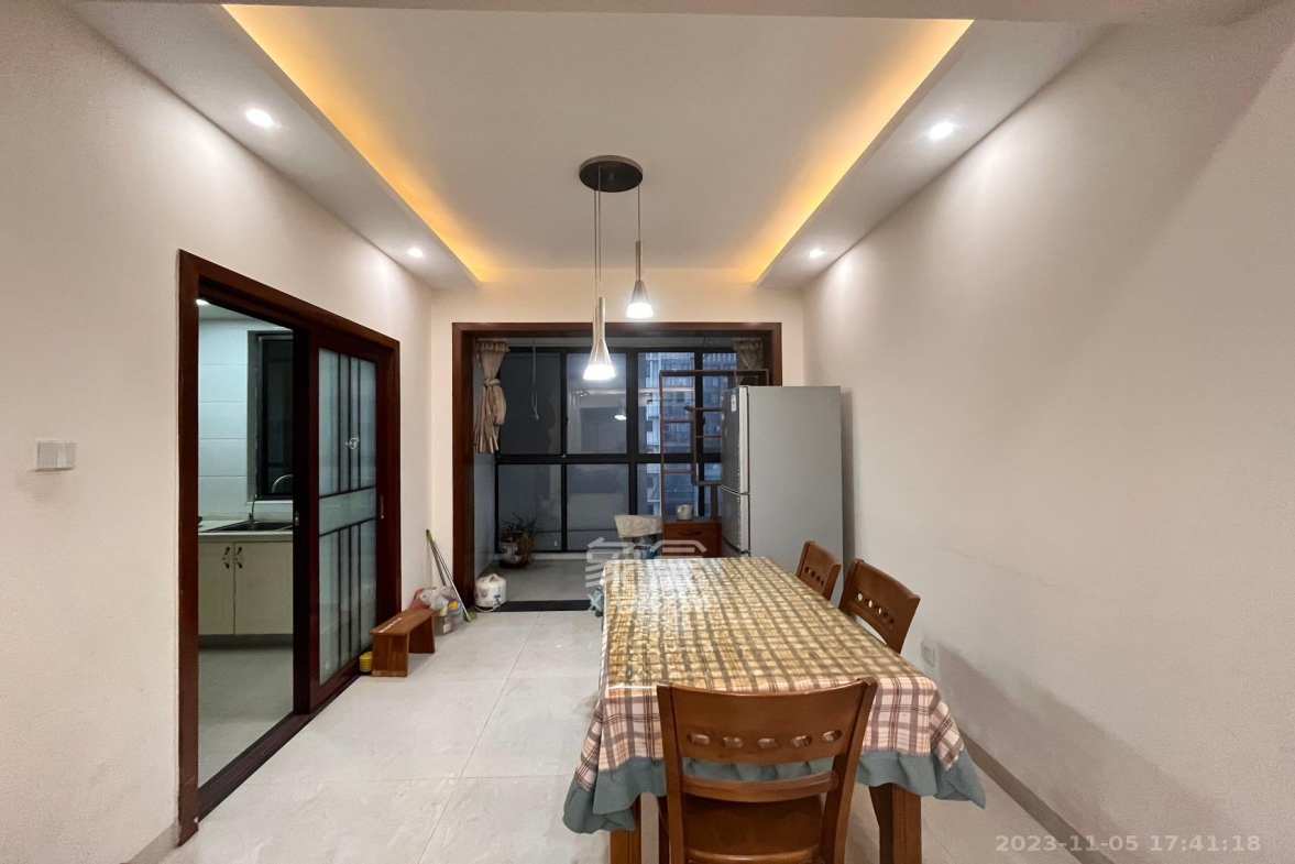 黑金时代广场  4室2厅2卫    2400.0元/月 黑金时代广场  4室2厅2卫    2400.0元/月室内图