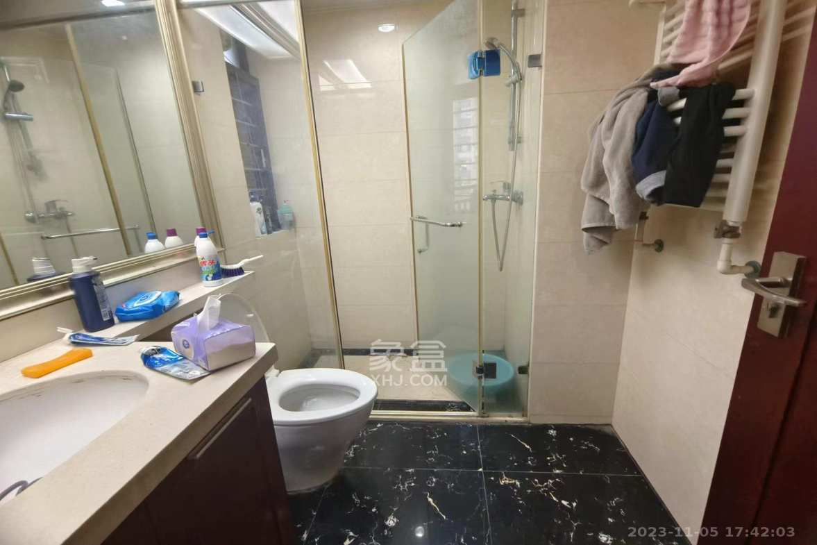 中海国际二期  3室2厅2卫    2500.0元/月 中海国际二期  3室2厅2卫    2500.0元/月室内图