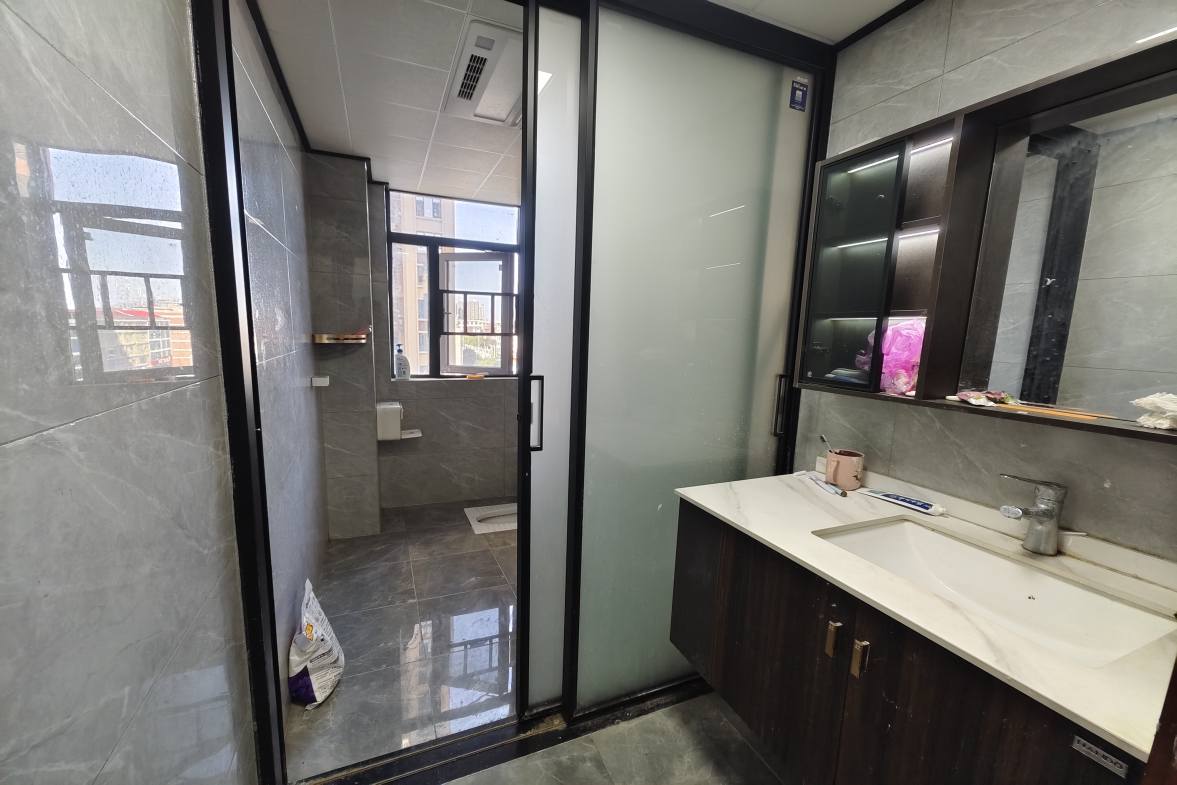 城投文庭  4室2厅2卫    105.0万 城投文庭  4室2厅2卫    105.0万客厅