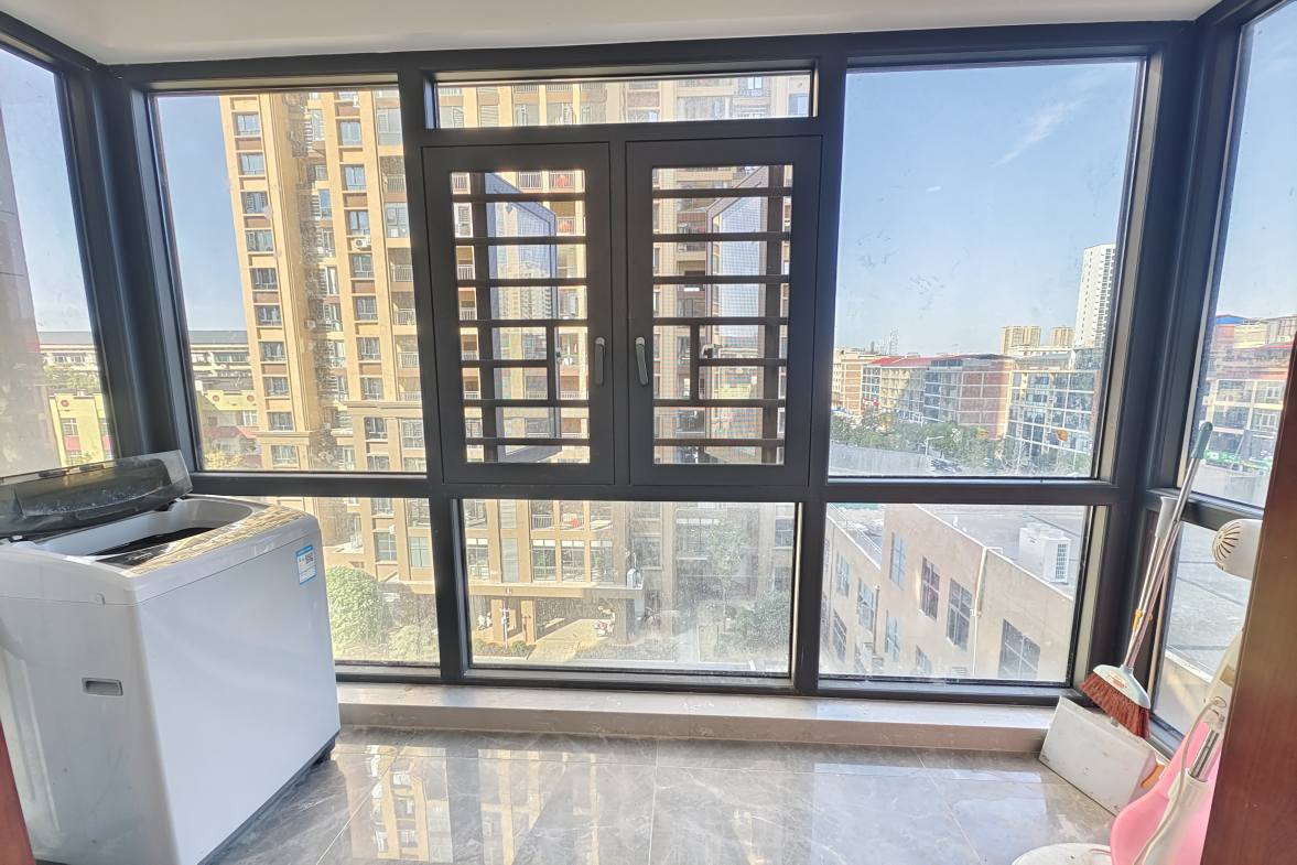 城投文庭  4室2厅2卫    105.0万 城投文庭  4室2厅2卫    105.0万客厅