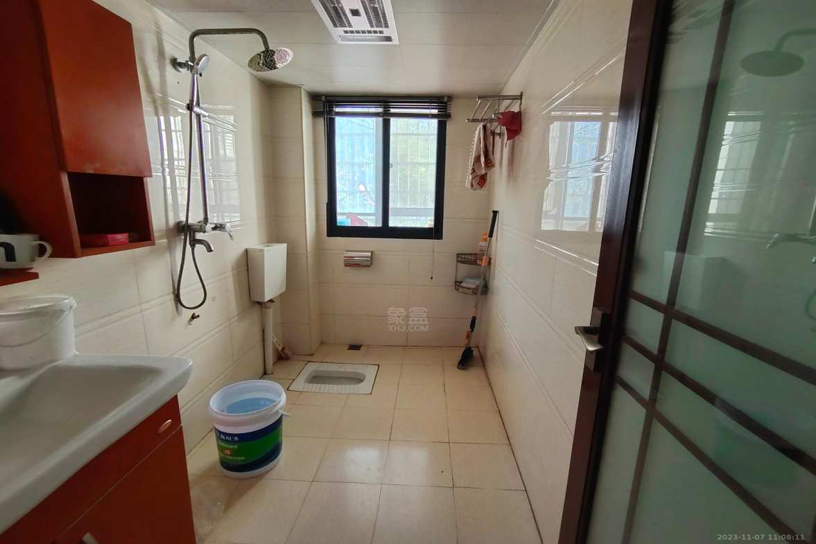 嘉天紫东苑 3室2厅2卫 1800.0元/月 嘉天紫东苑 3室2厅2卫 1800.0元/月室内图