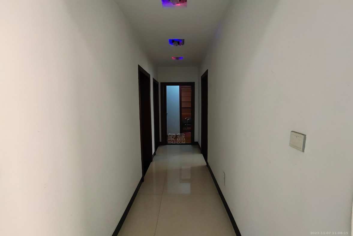 嘉天紫东苑 3室2厅2卫 1800.0元/月 嘉天紫东苑 3室2厅2卫 1800.0元/月室内图