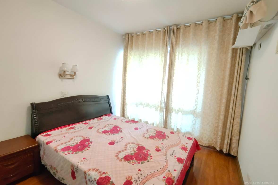 嘉天紫东苑 3室2厅2卫 1800.0元/月 嘉天紫东苑 3室2厅2卫 1800.0元/月室内图