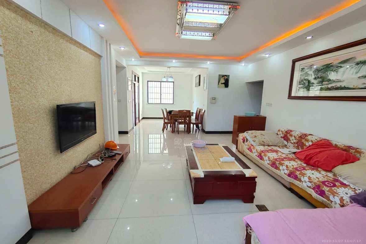 嘉天紫东苑 3室2厅2卫 1800.0元/月 嘉天紫东苑 3室2厅2卫 1800.0元/月室内图