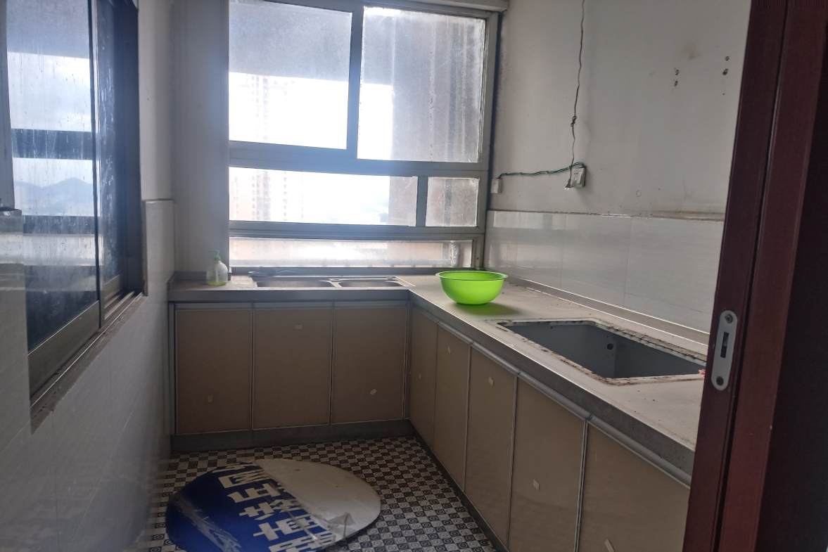 金源大厦  3室2厅2卫   2200.00元/月室内图