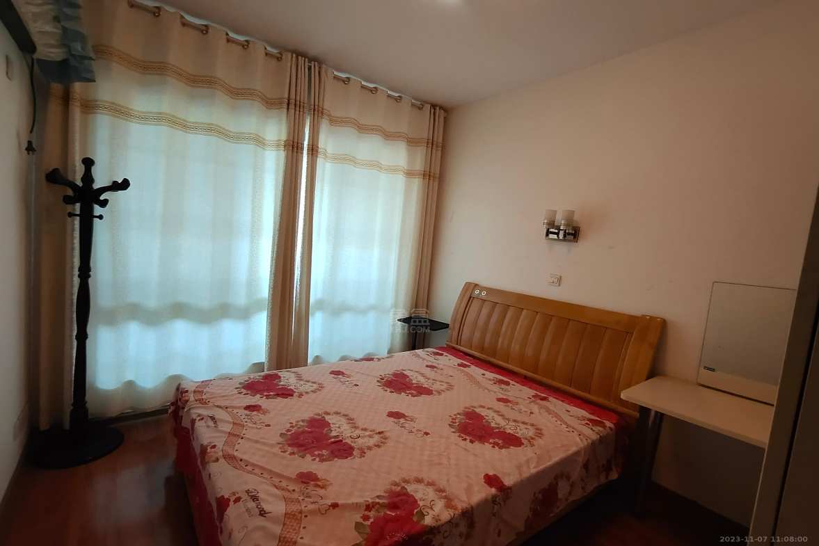 嘉天紫东苑 3室2厅2卫 1800.0元/月 嘉天紫东苑 3室2厅2卫 1800.0元/月室内图