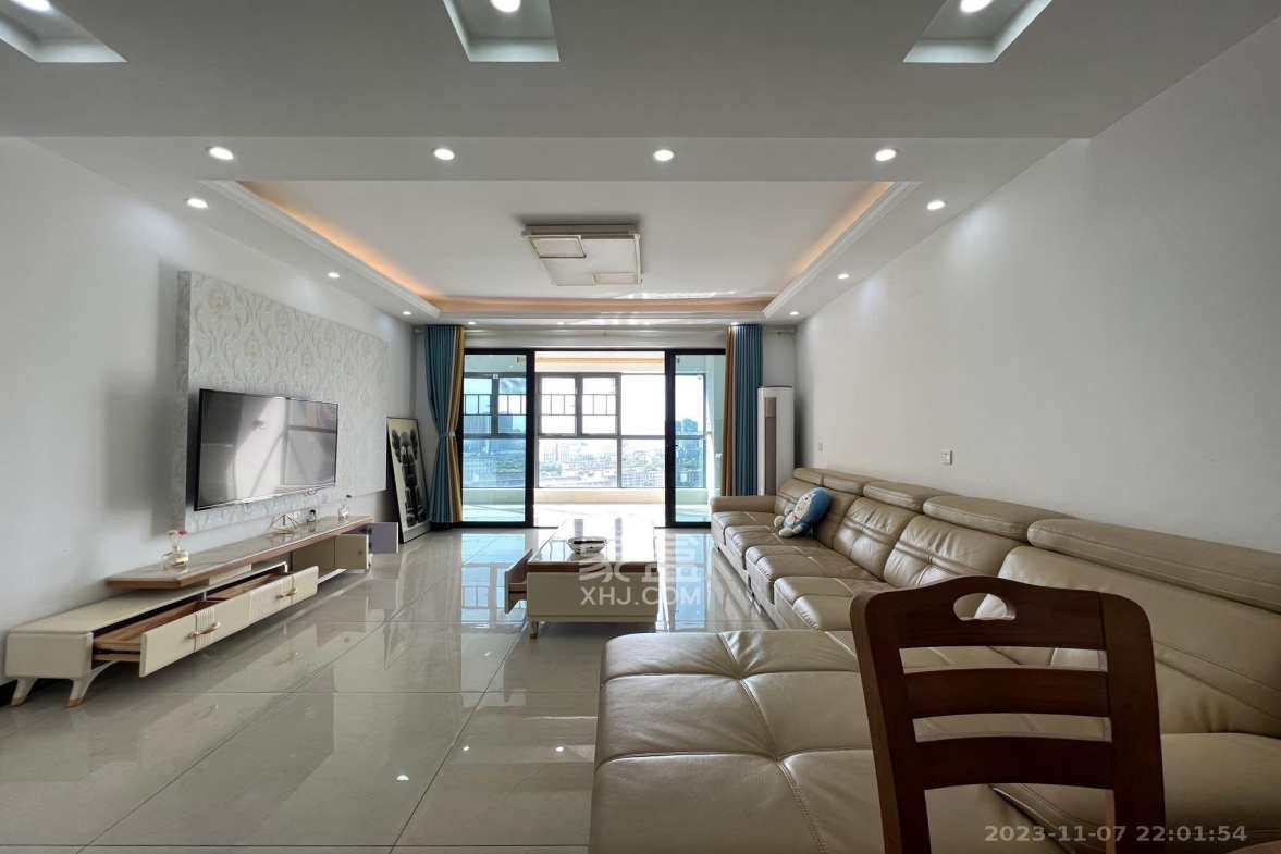 荣悦台 3室2厅2卫 4200.0元/月 荣悦台 3室2厅2卫 4200.0元/月室内图