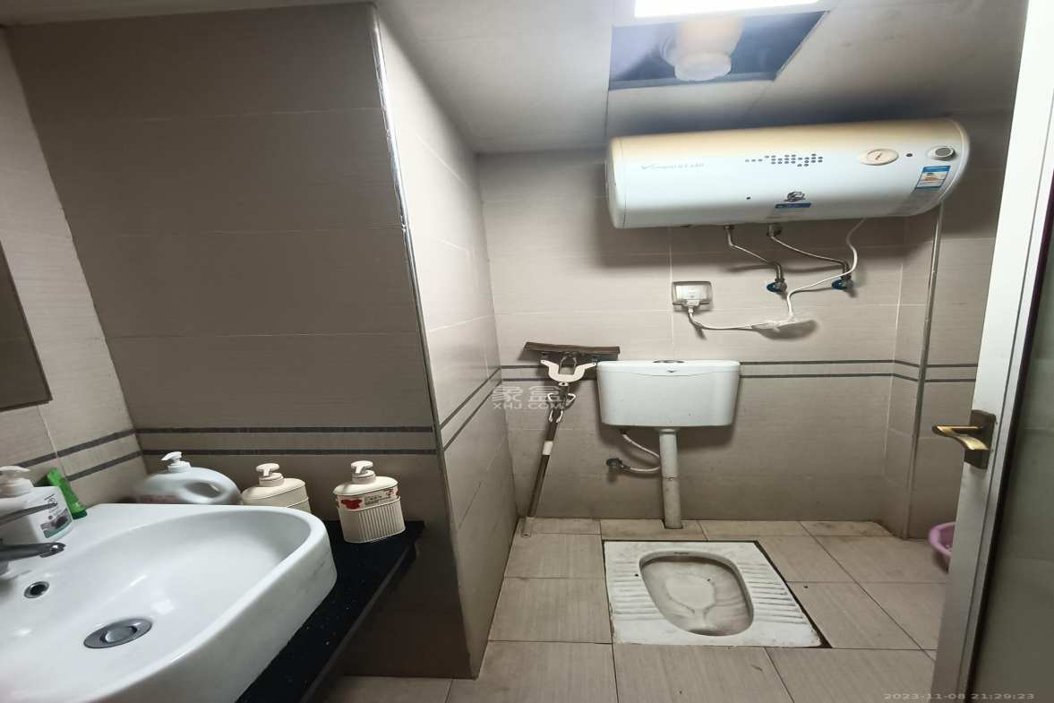 月亮湾草莓街区一、二期 1室1厅1卫 1300.0元/月 月亮湾草莓街区一、二期 1室1厅1卫 1300.0元/月室内图