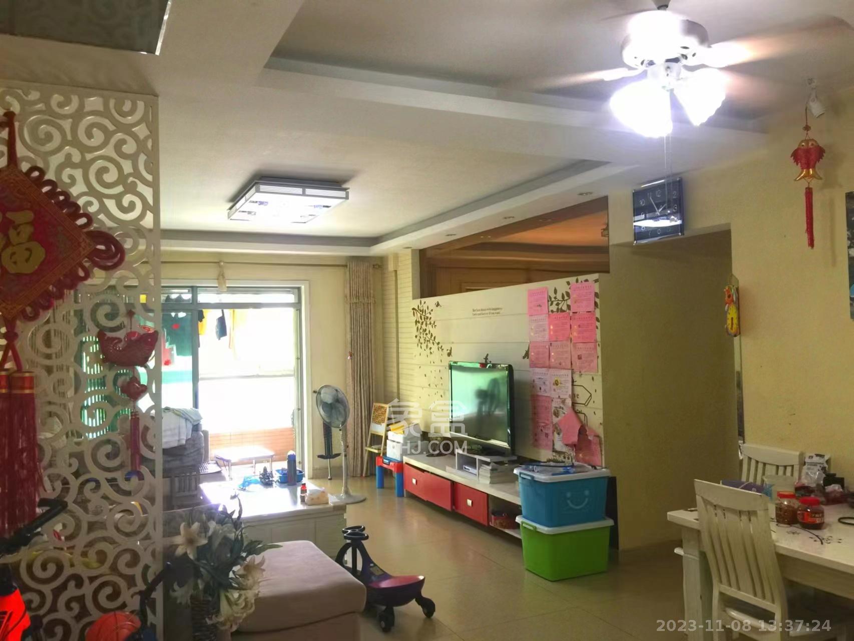 新城新世界一二三期  3室2厅2卫    3200.0元/月