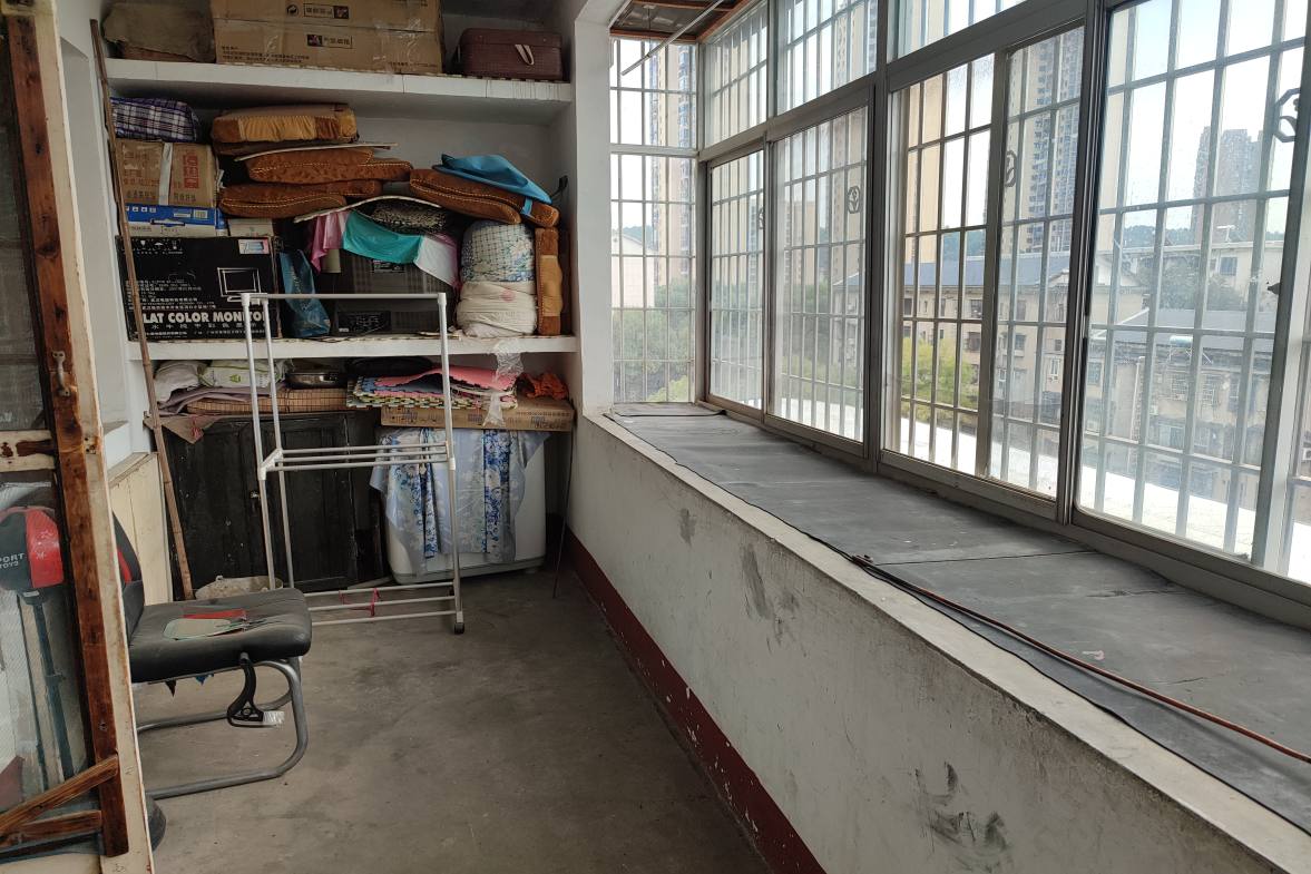 一中附小校内单位房  3室2厅1卫    1000.0元/月室内图