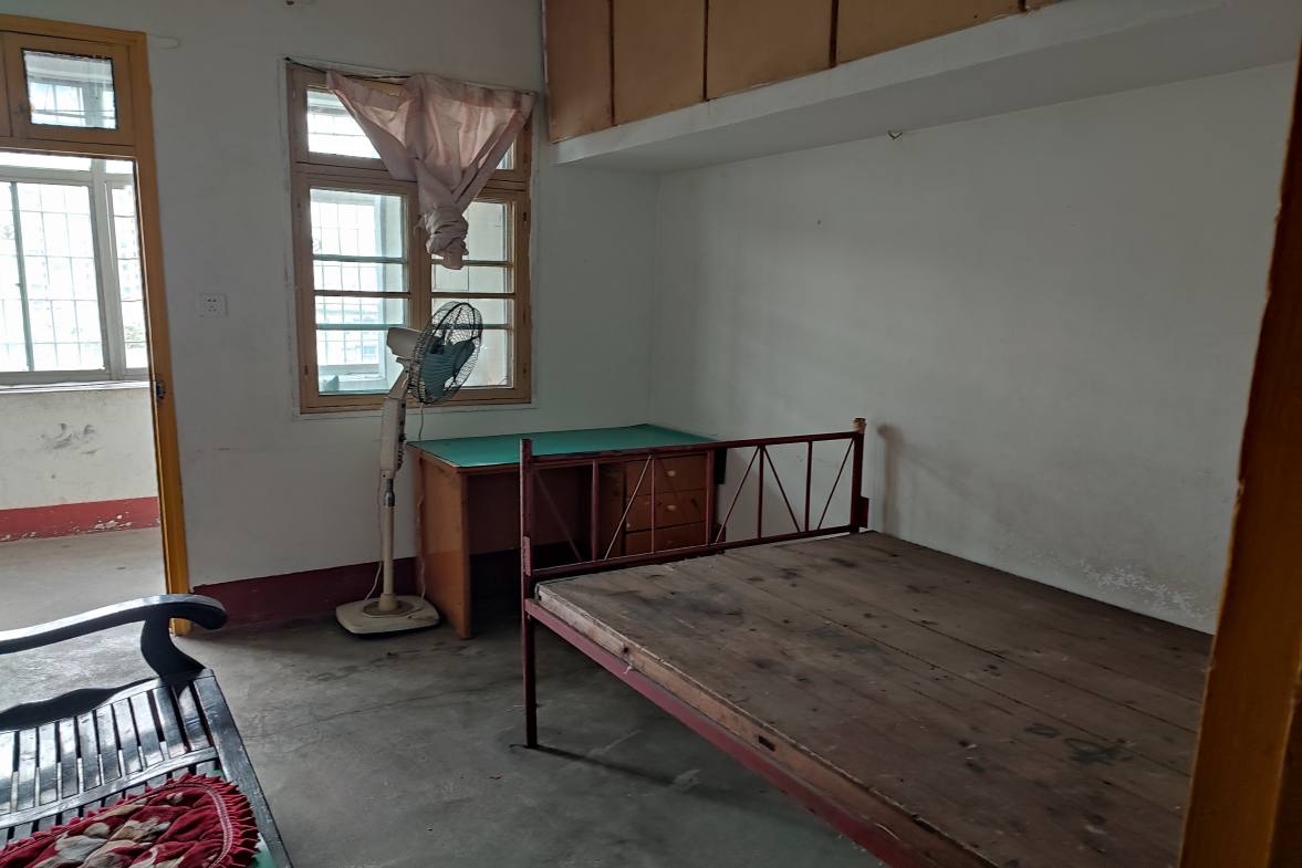 一中附小校内单位房  3室2厅1卫    1000.0元/月室内图