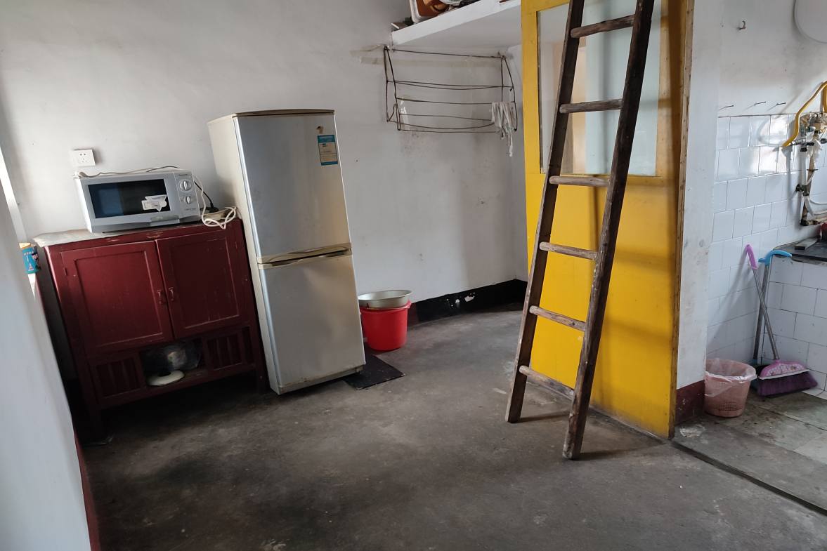 一中附小校内单位房  3室2厅1卫    1000.0元/月室内图