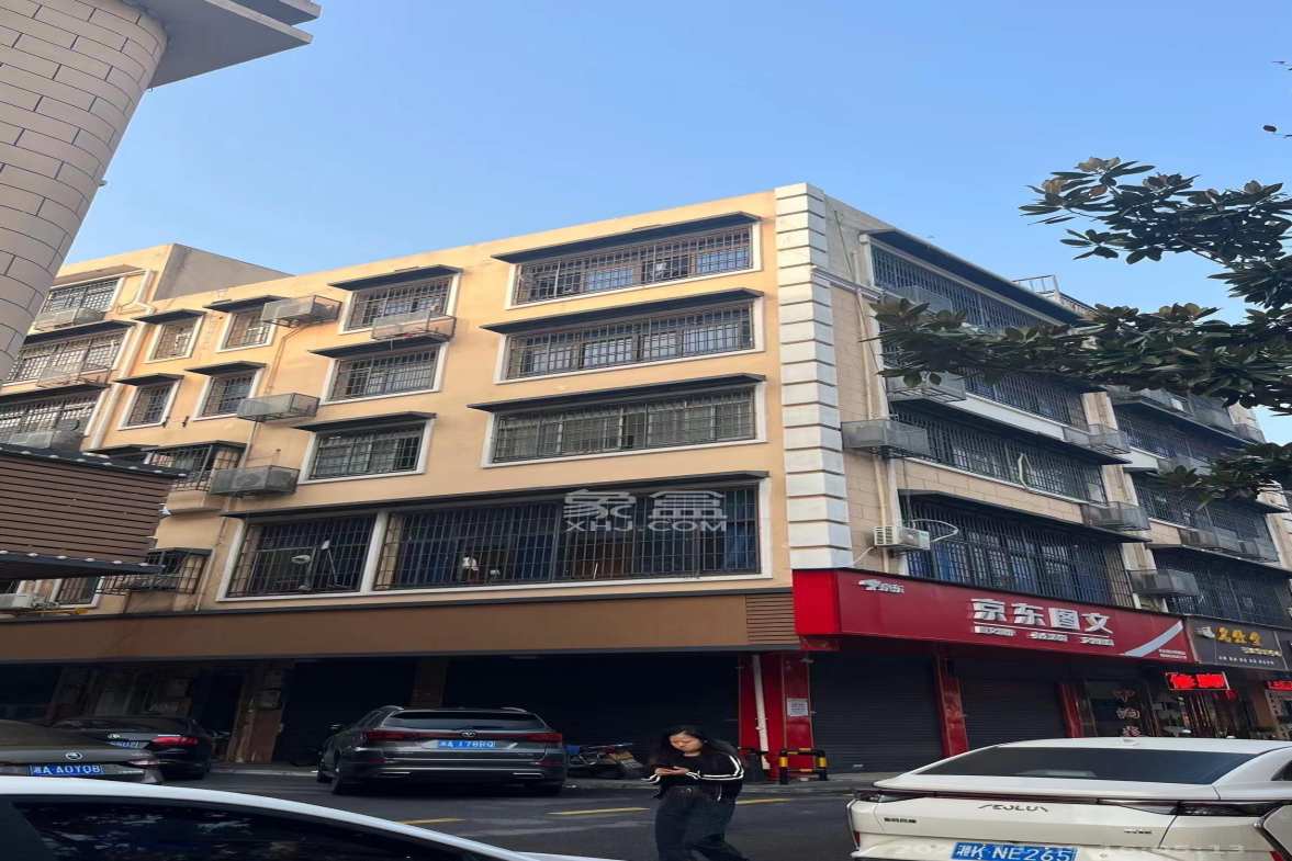 星沙六区 3室2厅1卫 1300.0元/月 星沙六区 3室2厅1卫 1300.0元/月室内图