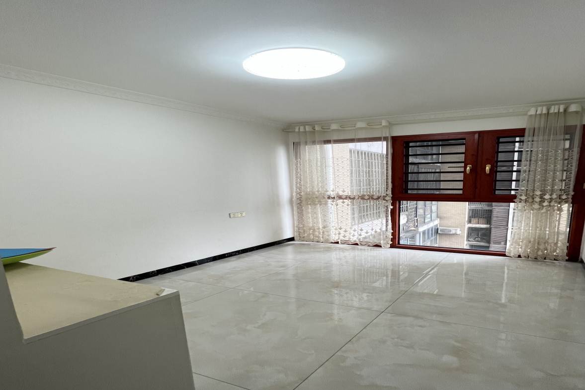 一品恒城  5室2厅2卫    116.0万 一品恒城  5室2厅2卫    116.0万客厅