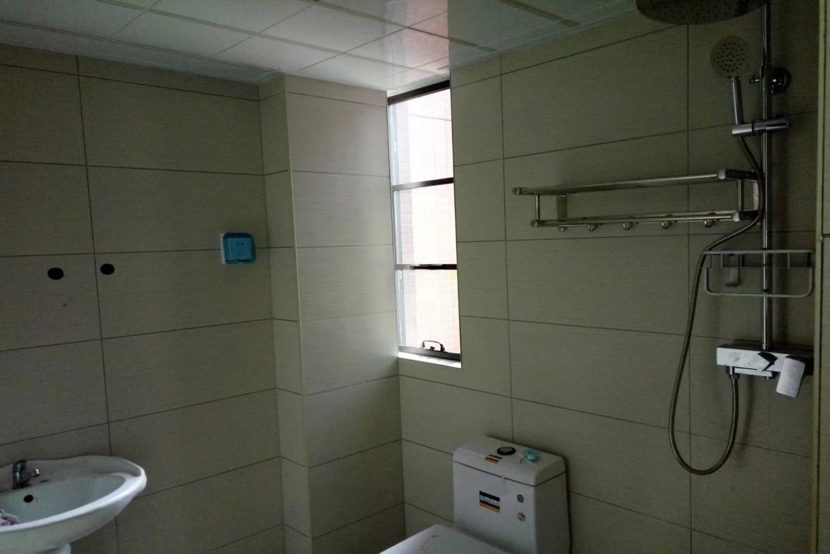 港九湾(巴陵东郡小区)  3室2厅1卫    1800.0元/月室内图