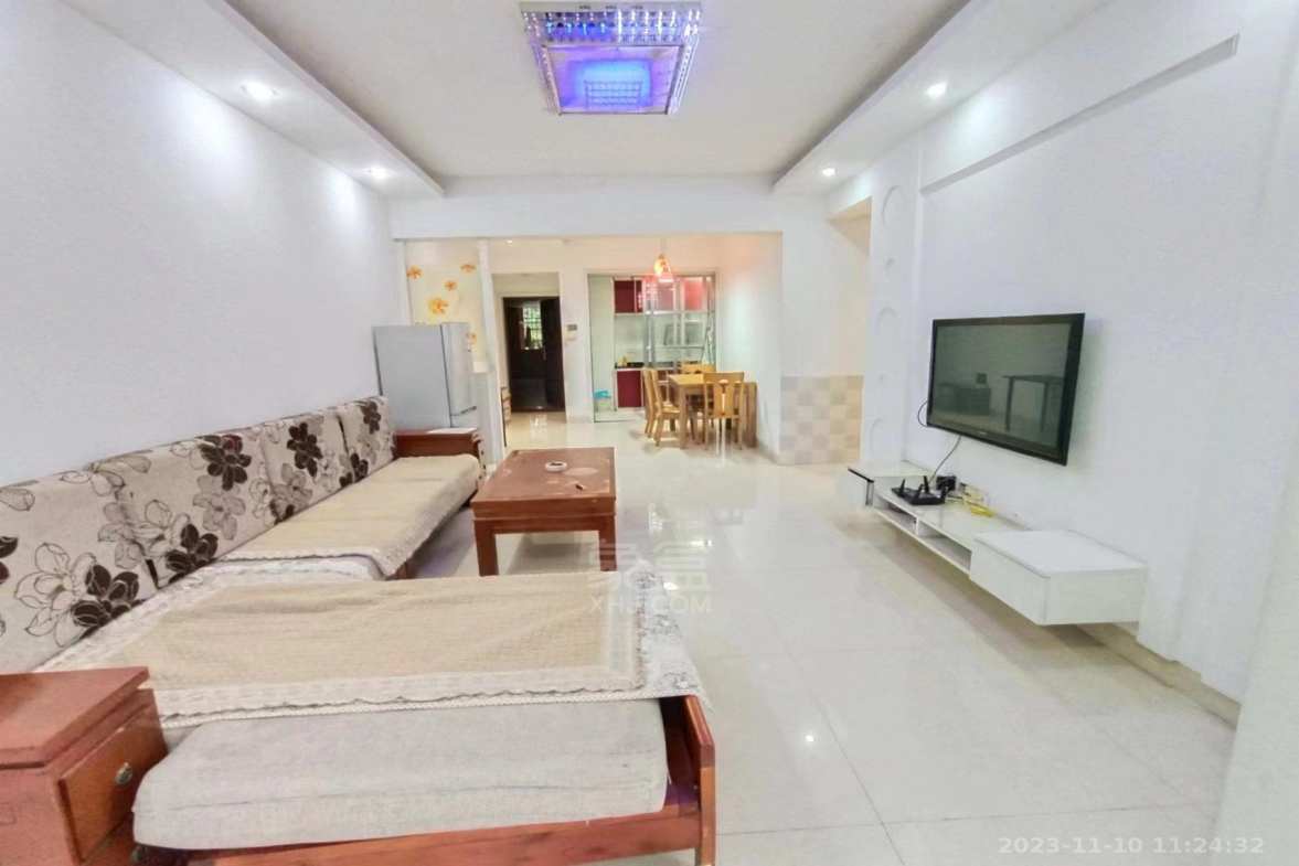 城市风景  3室2厅2卫    1800.0元/月室内图