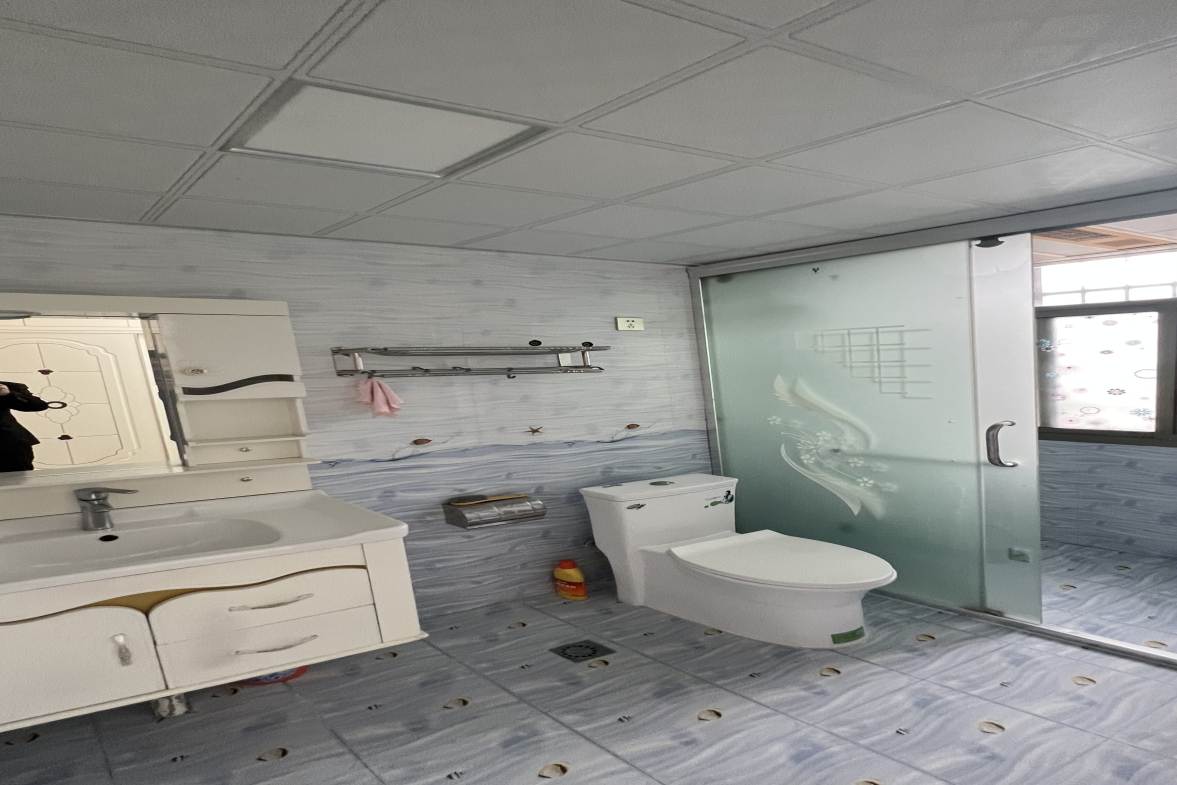 一品恒城  5室2厅2卫    116.0万 一品恒城  5室2厅2卫    116.0万客厅