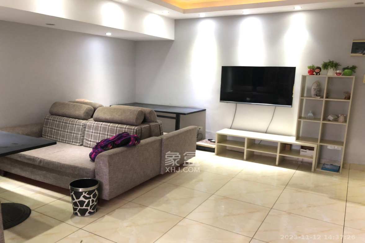 金色loft(鑫秋大厦) 3室1厅1卫 3000.0元/月 金色loft(鑫秋大厦) 3室1厅1卫 3000.0元/月室内图