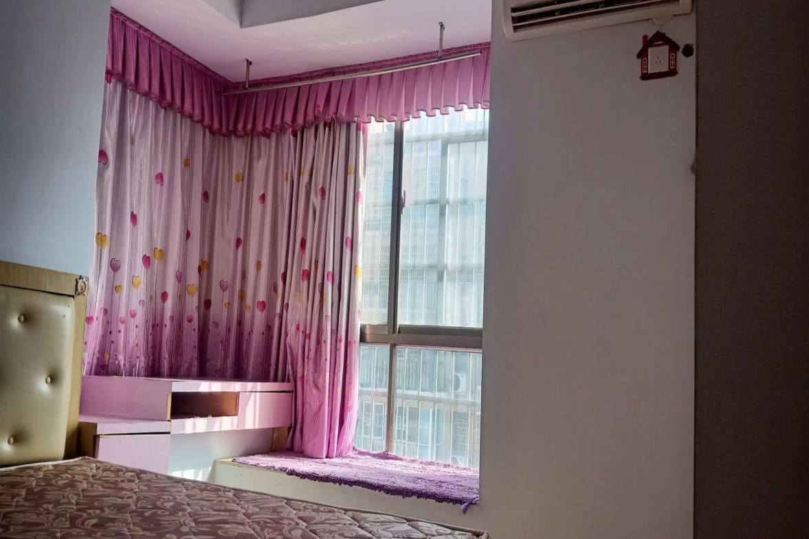 华湘贵府  1室1厅1卫    1100.0元/月室内图