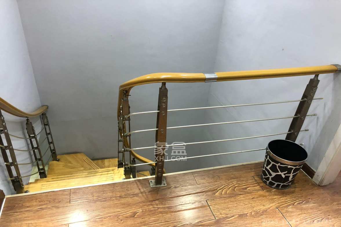 金色loft(鑫秋大厦) 3室1厅1卫 3000.0元/月 金色loft(鑫秋大厦) 3室1厅1卫 3000.0元/月室内图