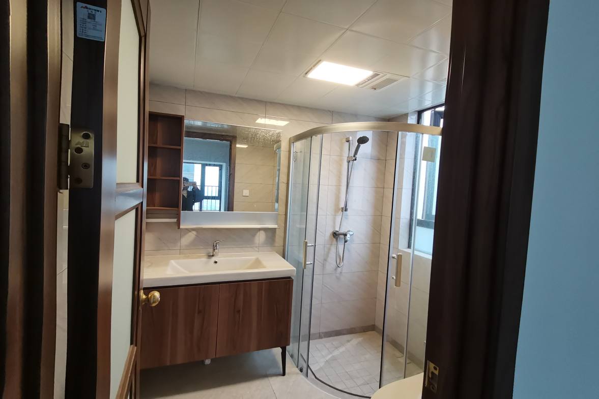 碧桂园正央时代  4室2厅2卫    108.0万客厅