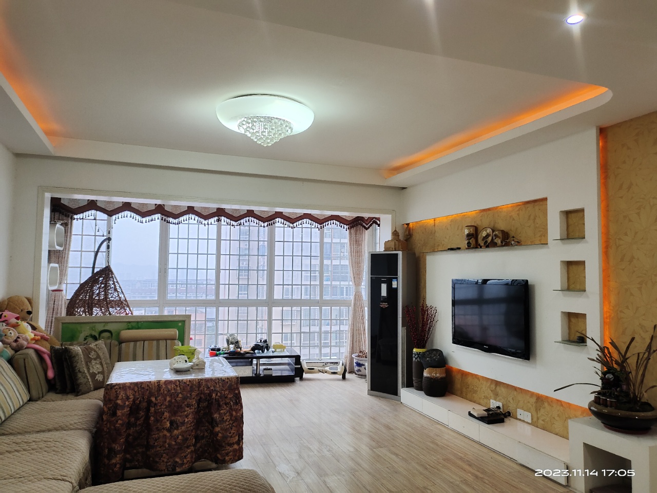 西街印象  3室2厅2卫   61.80万