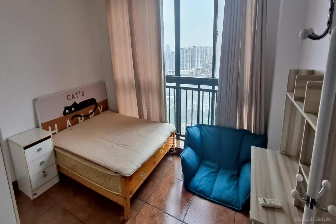 海拔东方  2室1厅1卫    2200.0元/月室内图