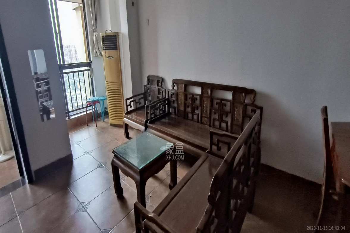 海拔东方  2室1厅1卫    2200.0元/月室内图1